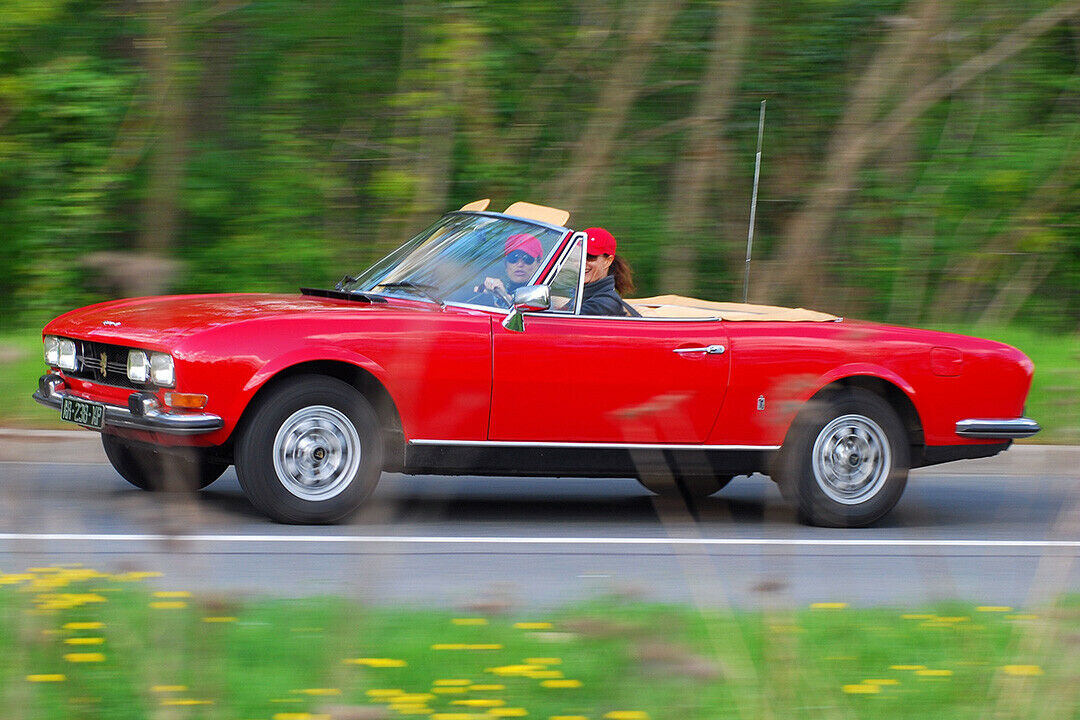 Das Peugeot 504 Cabrio bekam von Pininfarina eine gänzlich eigenständige Karosserie geschneidert, die weitgehend der des Coupés glich