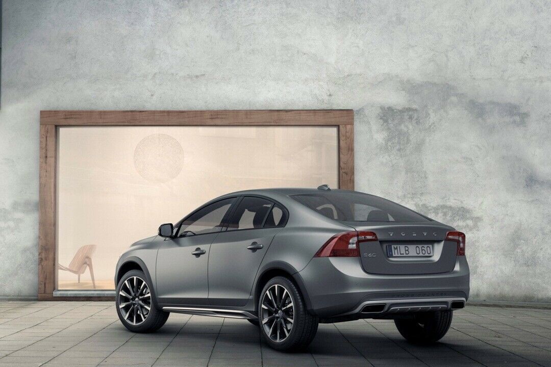 Volvo bringt nach eigener Aussage die erste Limousine im SUV-Look: Den S60 Cross Country