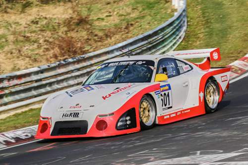 Der Kremer-Porsche im Stile der 935er Porsche ist unser optisches Highlight
