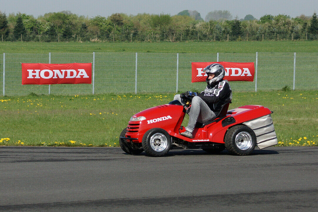 Ralf Schütze auf dem Mean Mower - wie ein Frosch auf einer Kanonenkugel