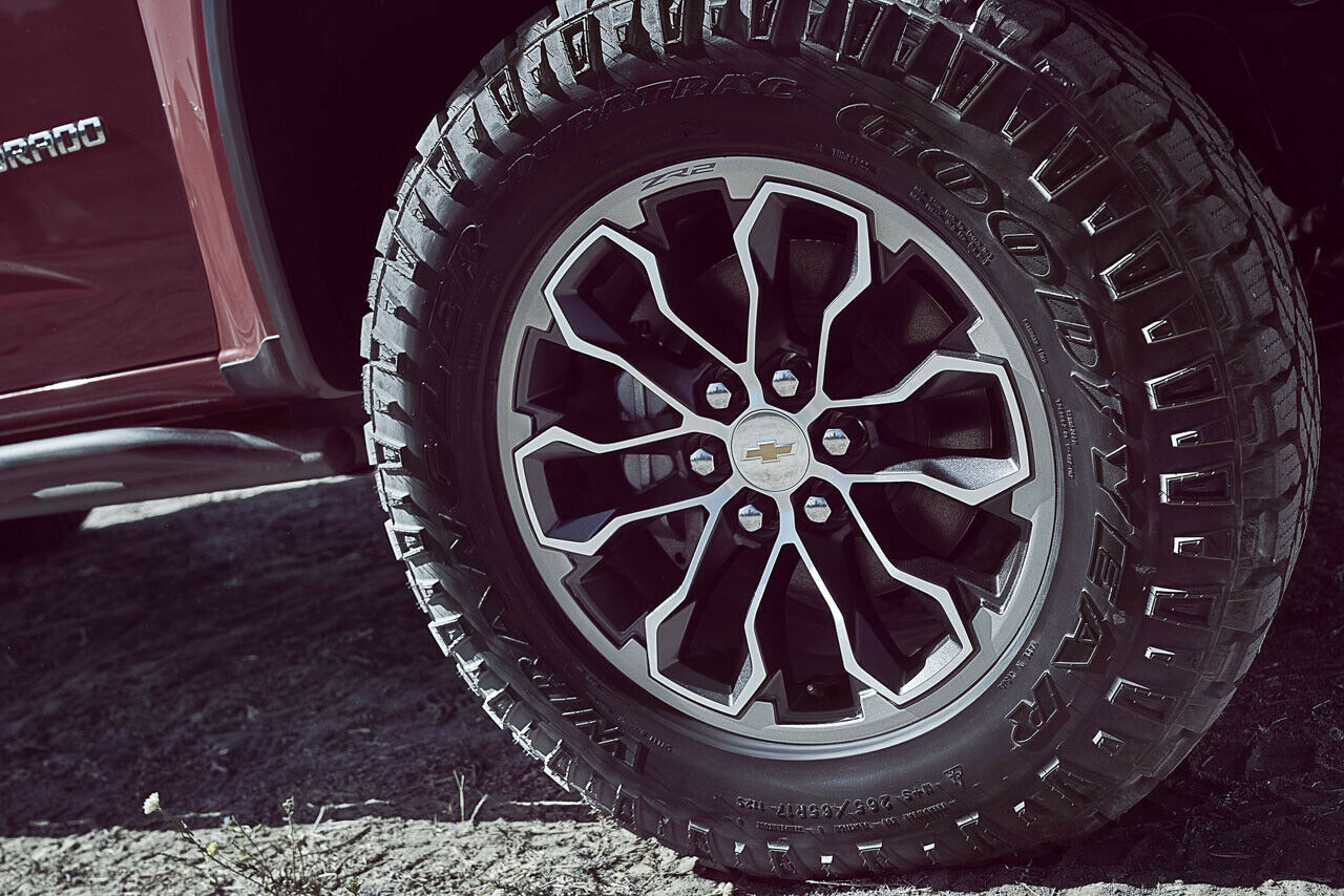 31-Zoll-Reifen auf 17-Zoll-Felgen helfen dabei, fast überall mit dem Chevrolet Colorado ZR2 durchzukommen