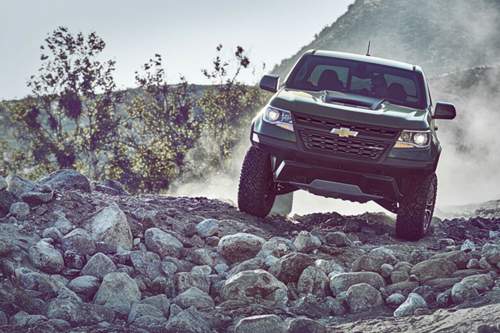 Die konkreten Daten zu Böschungs- und Rampenwinkel des Colorado ZR2 nennt Chevrolet nicht, beides schien aber ausreichend