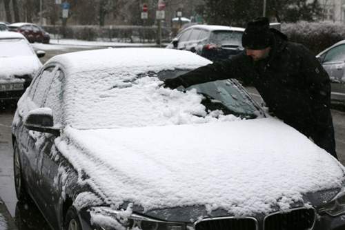 Besonders im Winter gelangt viel Feuchtigkeit ins Fahrzeuginnere