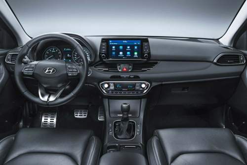 Im Hyundai i30 sitzt der Touchscreen des Infotainment-Systems jetzt auf dem Armaturenbrett