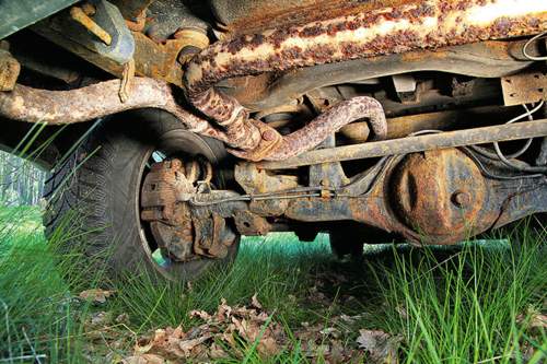 Der Blick ins Erdgeschoss nach gut vier Jahren Einsatz offenbart das ganze Grauen übelster Materialqualität: Der brutale Rostfraß bricht trotz mehrmaliger Sanierung und Lackierung aller Bauteile immer wieder durch