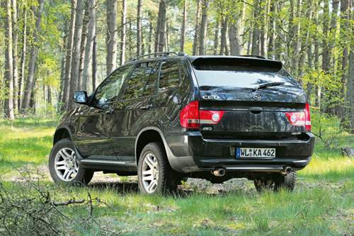 Abgeschaut, nachgebaut: Abgesehen von der Frontpartie ist der CEO eine plumpe Raubkopie des ersten BMW-X5 (E53, 1999–2006)