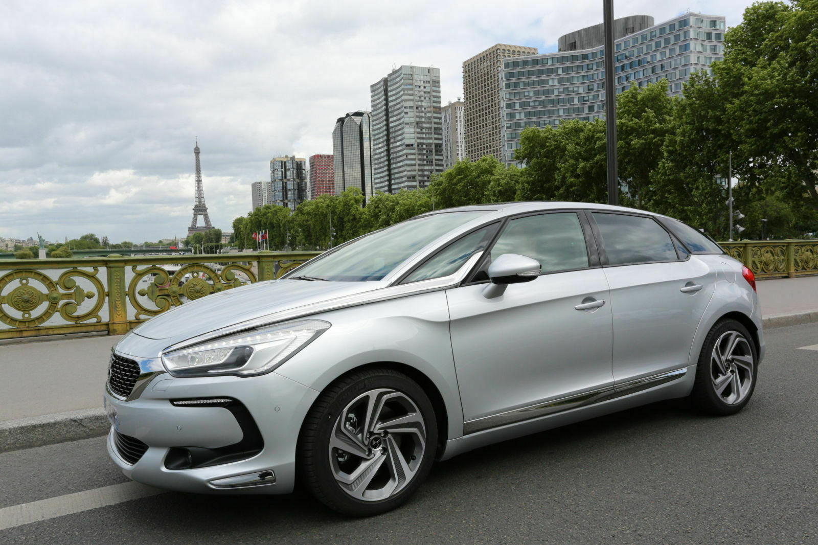 Citroën DS 5 2015: Mit neuer Nase, neuer Marke und neuen Motoren wird das Facelift zum ersten europäischen DS-Modell. In China operierte die Marke von Anfang an selbstständig