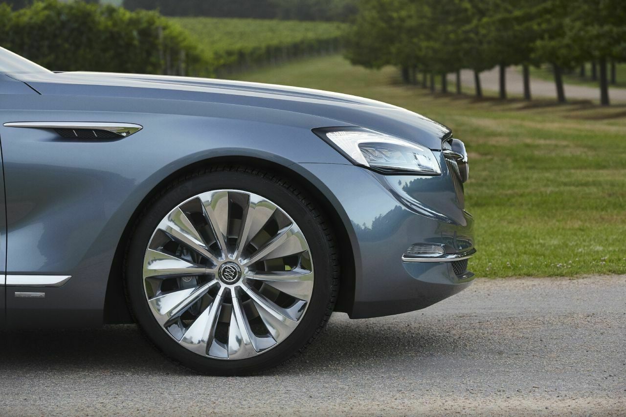 Buick Avenir: Unter der langen Motorhaube steckt ein V6 mit Direkteinspritzung und Zylinderabschaltung
