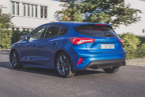 Wir testeten den Ford Focus Mk IV in der sportlichsten Ausstattungsvariante: Als ST-Line kommt der Ford mit anderen Schürzen und tieferem Fahrwerk
