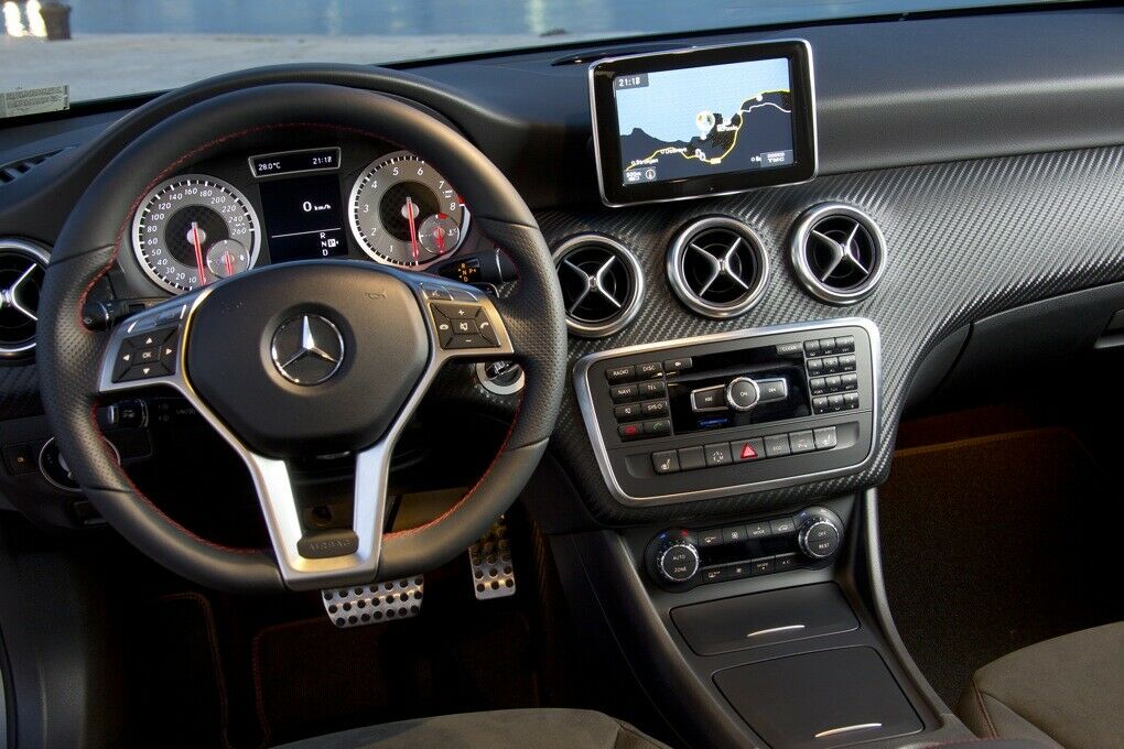 AMG-Paket-Cockpit mit Wippen