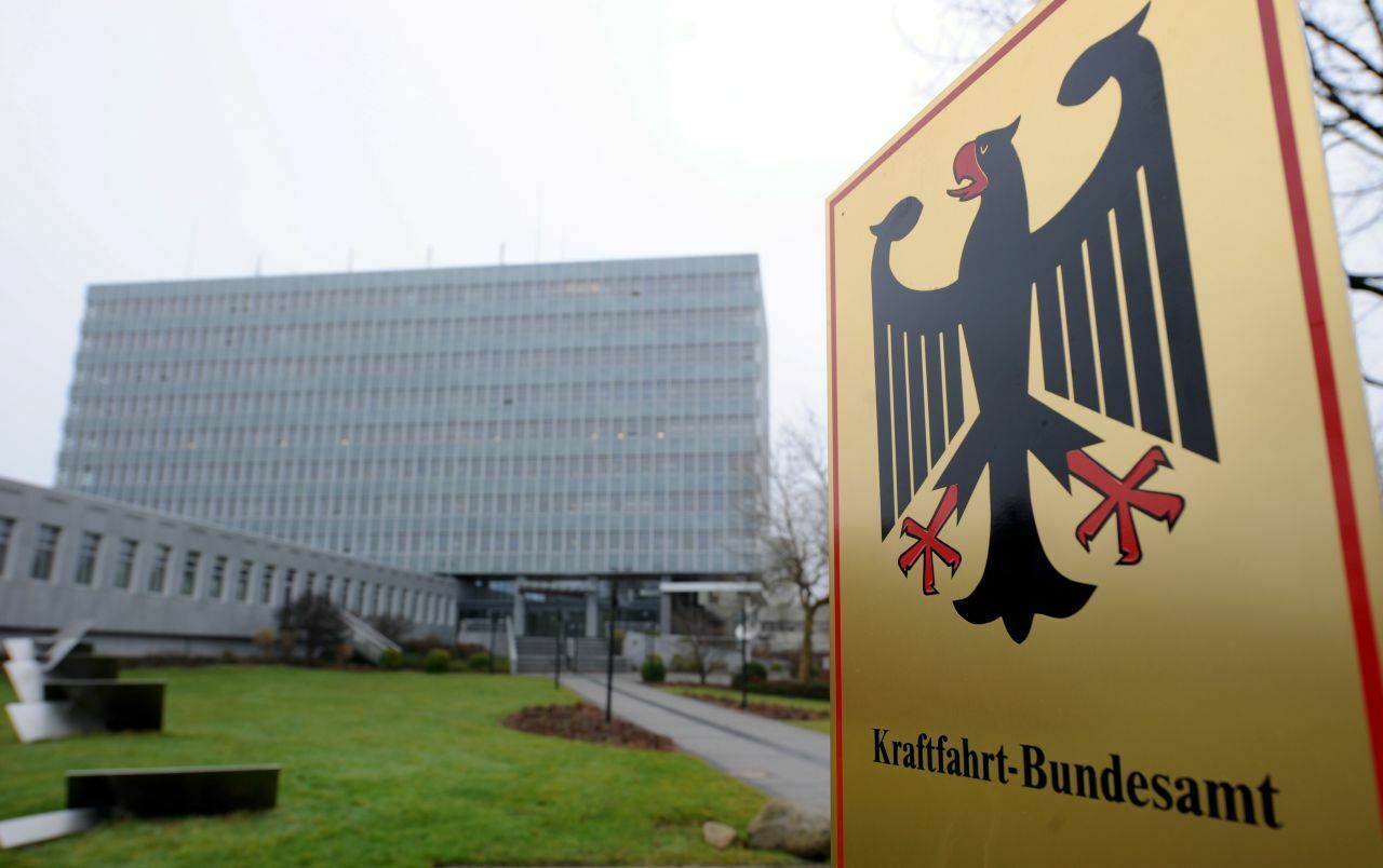 Das Kraftfahrt-Bundesamt in Flensburg soll künftig stärker auf Verbraucherschutz ausgerichtet werden, heißt es in einem Papier aus dem Justizministerium