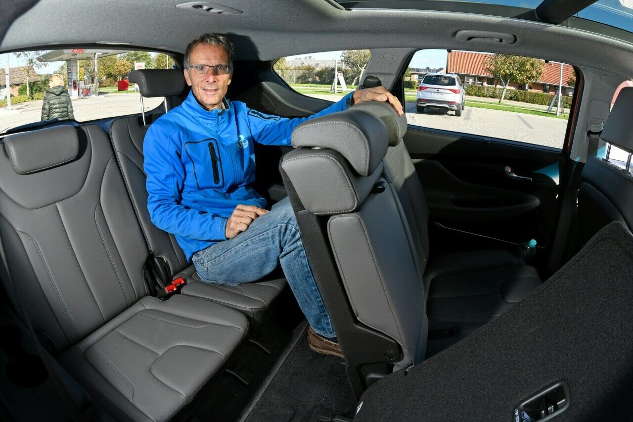 Im Santa Fe können Erwachsene auch in der dritten Reihe mal sitzen, im Seat weniger