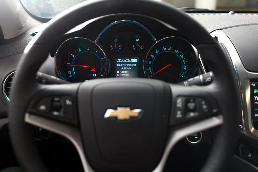 Chevrolet Cruze Station Wagon: Das Lenkrad zeigt deutliche GM-Familienähnlichkeit.