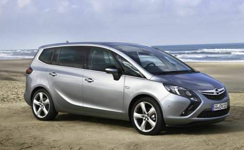 Opel Zafira Tourer am Strand