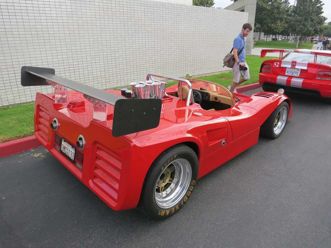 Alle, dier eine Straßenzulassung haben, kommen zum "cars and coffee"-Treffen