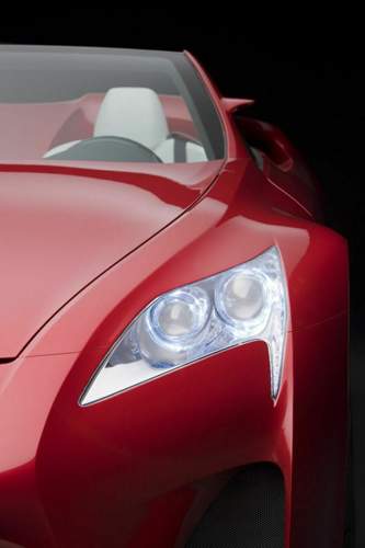 Roadster in typischem Lexus-Look