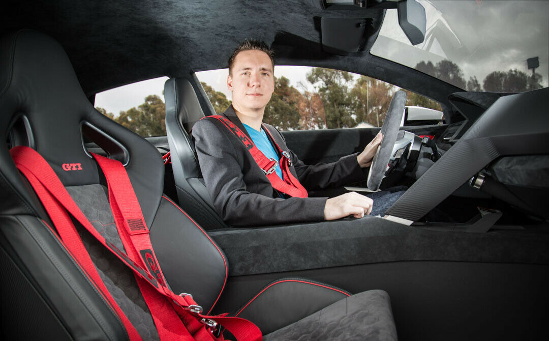 Vision GTI: Schalensitze, rote Renngurte, viel Alcantara und funktionslose Schalter im Innenraum