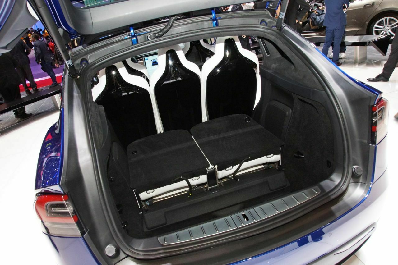 Tesla Model X:Kofferraum