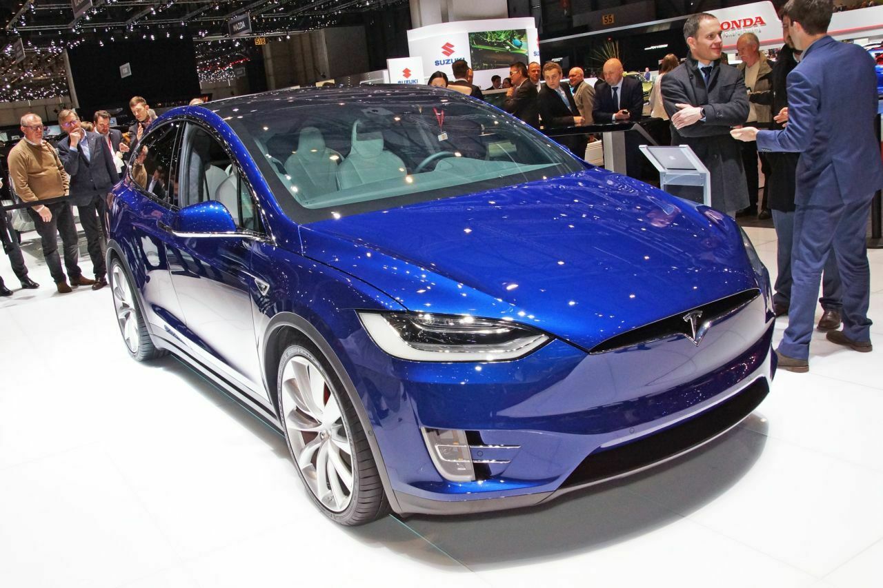 Tesla Model X: Das neue Modell der Elektroauto-Company aus Silicon Valley wiegt 2,5 Tonnen,bietet viel Platz und fährt auch ziemlich schnell