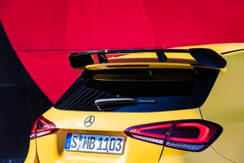 Ein großer Heckspoiler soll für mehr Abtrieb beim AMG A35 sorgen
