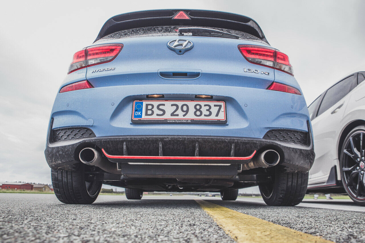 Bei der Zahl der Auspuffendrohre liegt der Hyundai mit nur zweien hinten hinten