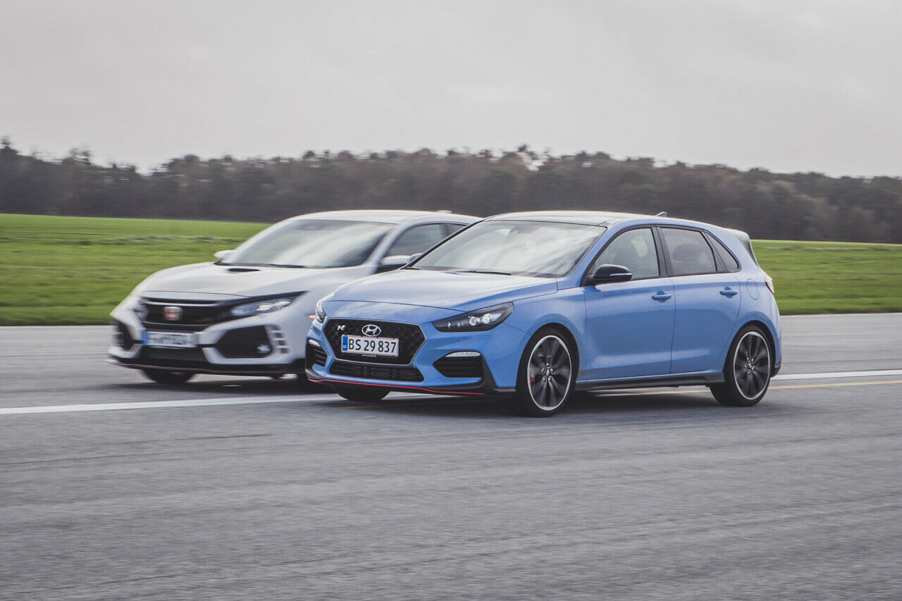 Im Sprintrennen hat der Hyundai i30 N Performance keine Chance gegen den Honda Civic Type R