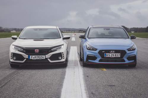 Der Eindruck täuscht nicht, rund acht Zentimeter liegen in der Breite zwischen dem Civic und dem i30