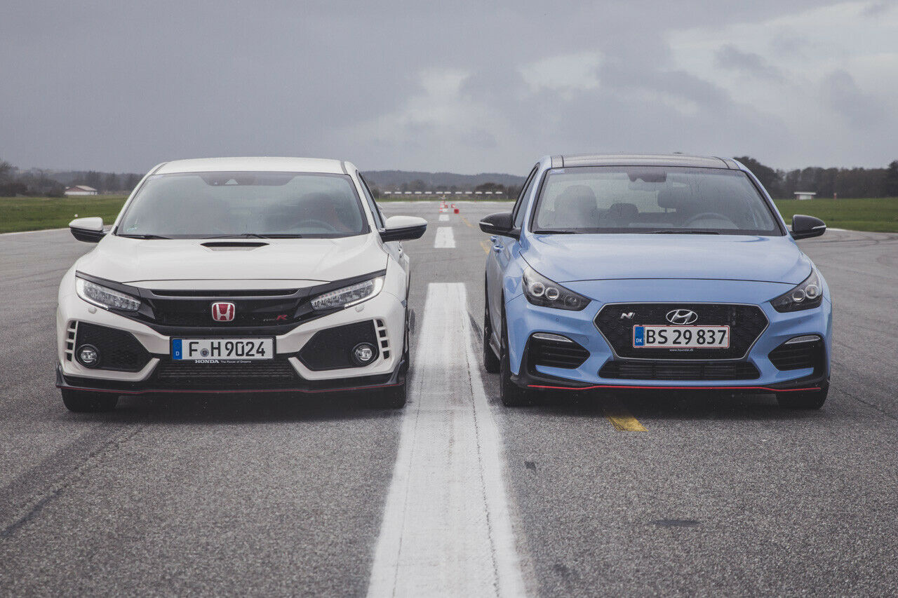 Der Eindruck täuscht nicht, rund acht Zentimeter liegen in der Breite zwischen dem Civic und dem i30