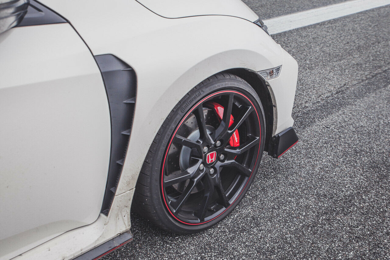 Für die Rennstrecke ist der Civic mit Vierkolben-Bremssätteln von Brembo besser gerüstet als der i30