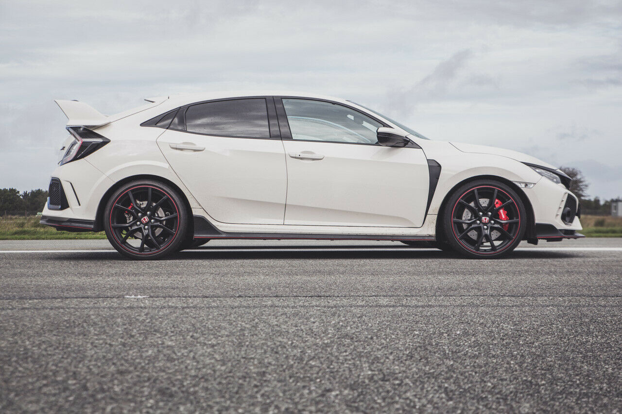 Der Honda Civic Type R misst nicht nur wegen des Flügelwerks üppige 4,56 Meter