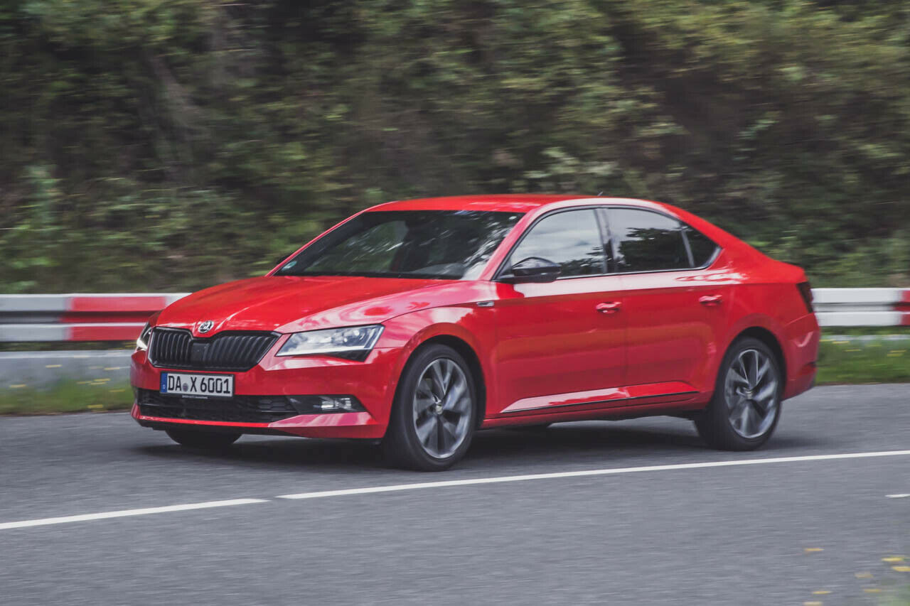 Mit dem Facelift wird der Superb als erster Skoda optional als Plug-in-Hybrid angeboten. Ab 2020 folgen mindestens fünf reine Stromer