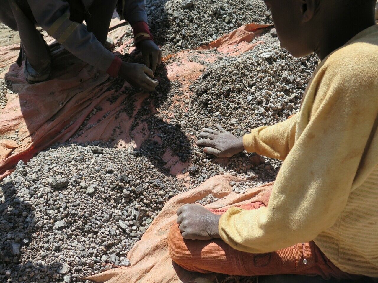 Amnesty International hat sich die Kobalt-Minen im Kongo angeschaut und beklagt Kinderarbeit, Unfälle und Gesundheitsrisiken