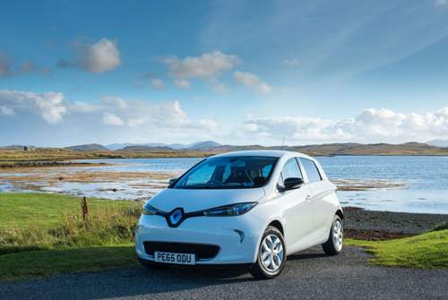 Renault gibt zurzeit eine eigene 5.000-Euro-Prämie auf den Zoe mit 240 Kilometern NEFZ-Reichweite. Damit kostet er ab 16.500 Euro