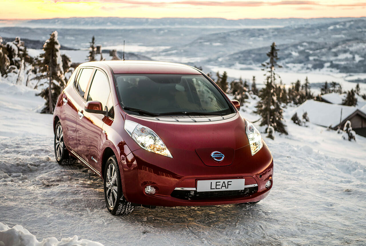 Nissan hat die Reichweite des Leaf zum Facelift auf 250 Kilometer verlängert – laut NEFZ. Inklusive großer Batterie kostet der Leaf Acenta 34.385 Euro