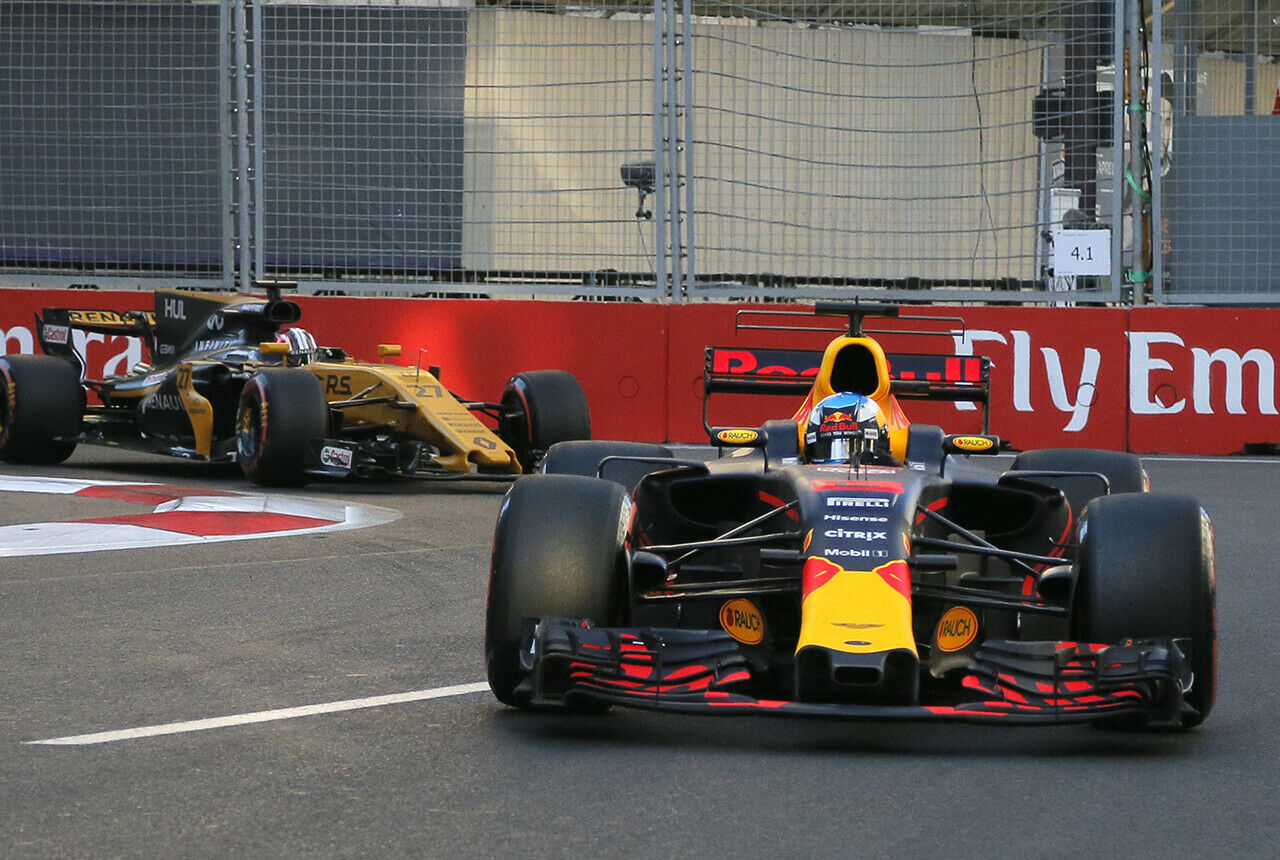 Sorry, Daniel Ricciardo. Der Sieg beim Grand Prix von Aserbaidschan stand klar im Schatten der Kontroverse um Sebastian Vettel und Lewis Hamilton