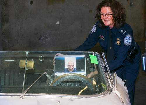 Rührend: Ivan Schneider sieht sein Auto nach 46 Jahren per Videochat wieder