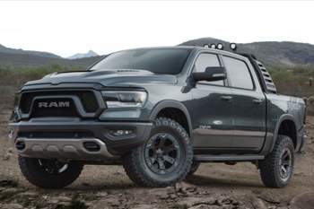 Das Ram 1500 Rebel Concept Car ist fünf Zentimeter höher als das Basisfahrzeug. Der 5,7-Liter-V8 entspricht der Serie - der Powerdome der Motorhaube ist nur Show
