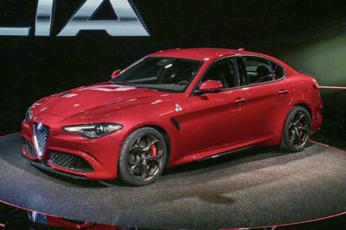 Alfa Romeo Giulia: Bisher geizten die Italiener mit technischen Angaben, etwa zu weiteren Motorvarianten. Das soll sich in Frankfurt ändern