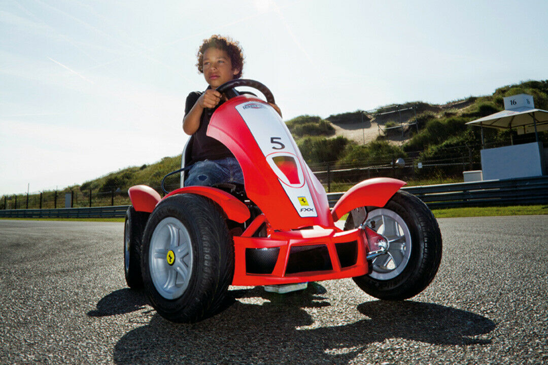 Krönung unserer Verlosung: Der Ferrari FXX Racer. Das Ferrari-Lizenzprodukt eignet sich für Kinder ab fünf Jahren