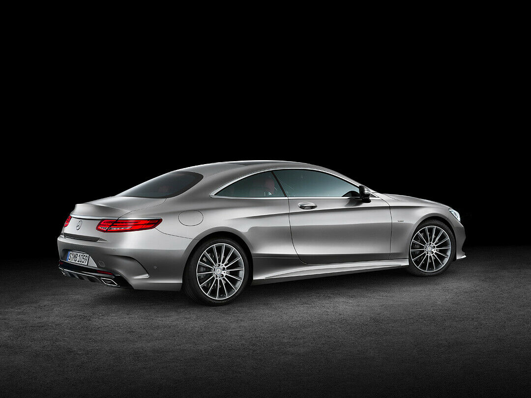 Das S-Klasse Coupé ist ein Oberklasseauto, bei dem der Besitzer selbst das Steuer in die Hand nehmen will
