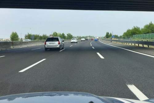 Durch die vielen Linksfahrer kommt es regelmäßig zu kleinen Staus auf der linken Spur