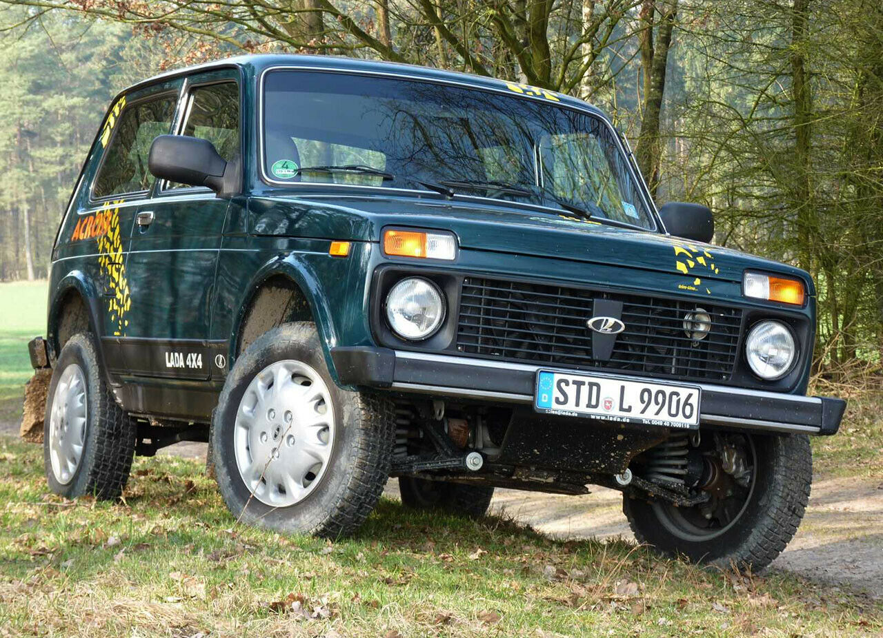 Der Lada Niva wird noch immer fast unverändert gebaut, geändert hat sich in den vergangenen 40 Jahren nur der Name. Der Niva heißt jetzt 4x4
