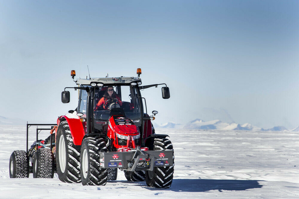 Das "Tractor Girl" Manon Ossevoort in der Antarktis