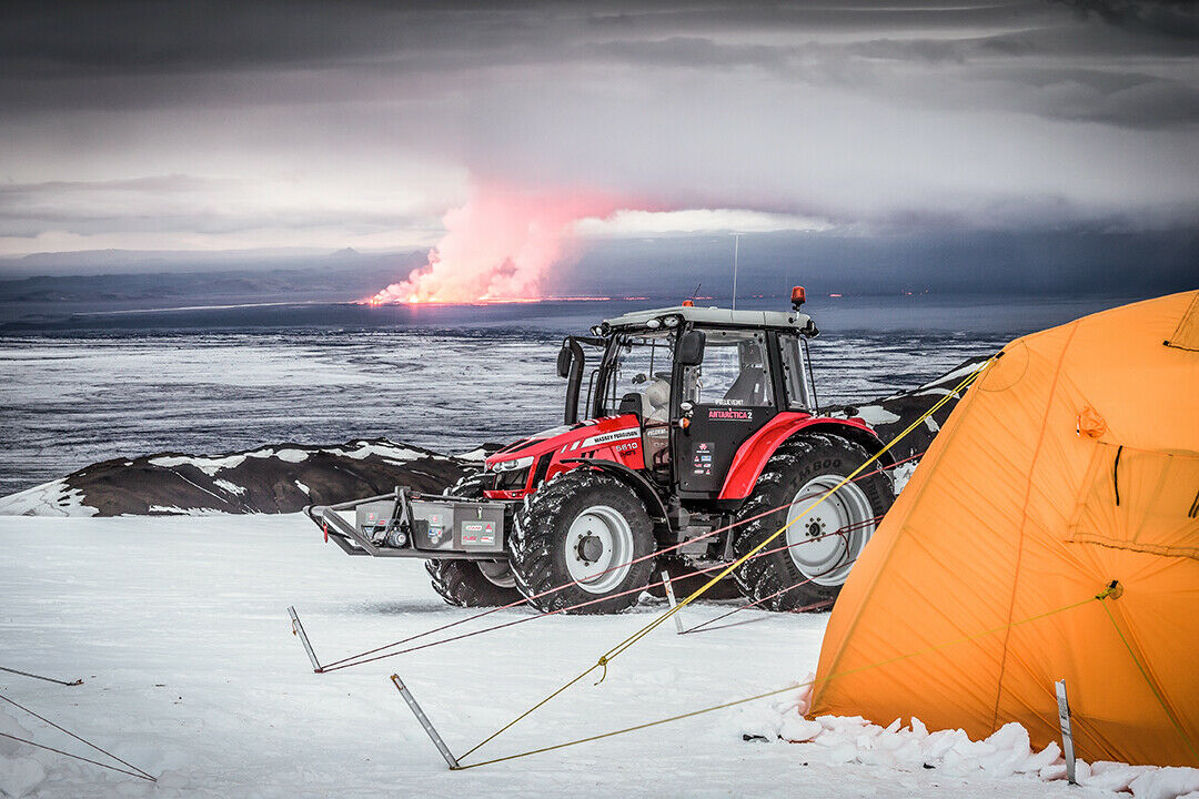 Training für die Antarktis: Das Team von Manon Ossevoort in Island. Im Hintergrund der Vulkan Bárdarbunga