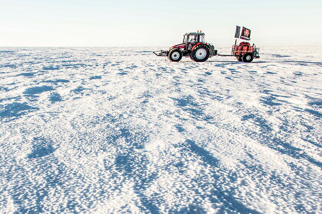 Traktor-Expedition zum Südpol: Zum ersten Mal sei ein Traktor zum Südpol gefahren, sagt der Sponsor