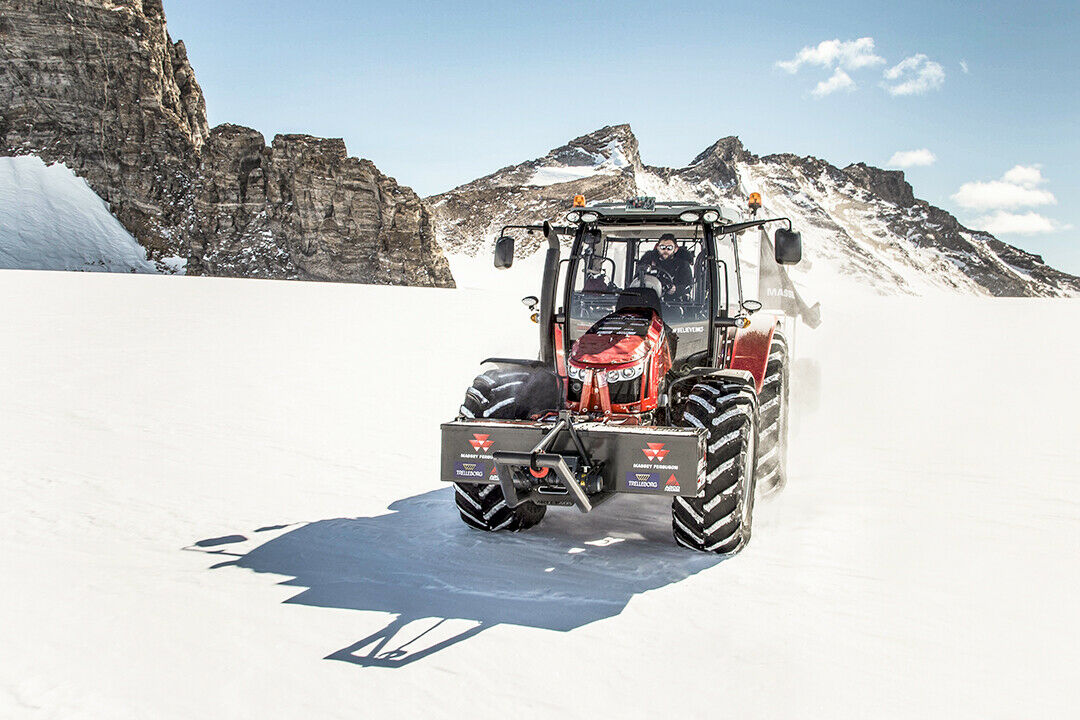 Im Traktor wechselten sich die Fahrer ab