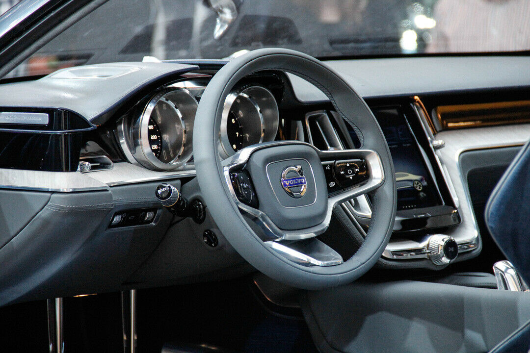 Schön und sehr stylish. Das Cockpit des Concept Coupé