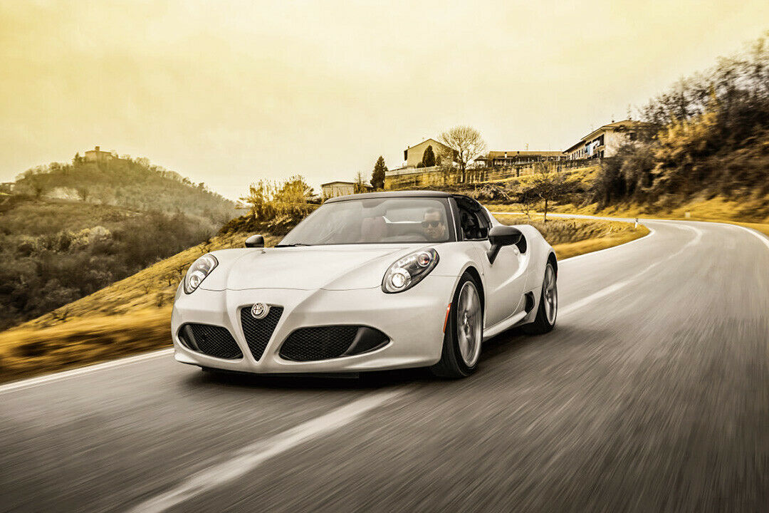 Der Alfa Romeo 4C Spider ist genauso schnell wie das Coupé