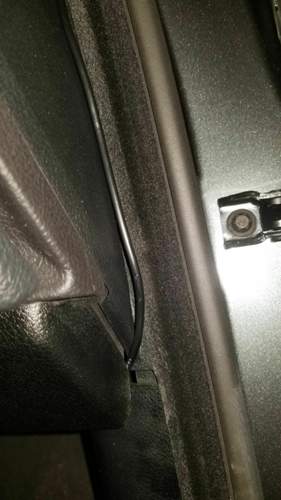 Kabel-unter-der-dichtung