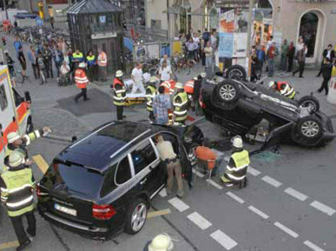 David gegen Goliath - Cayenne rammt Tigaun - Spektakulärer Unfall!